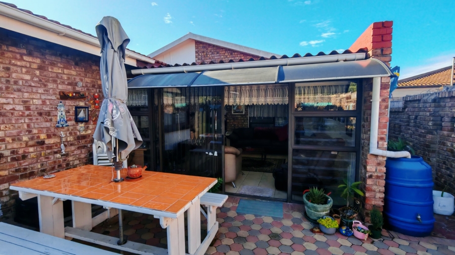 3 Bedroom Property for Sale in Deoville Park Western Cape